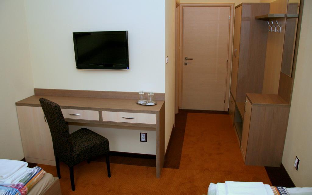 Imet Centrum Bratislava Room photo